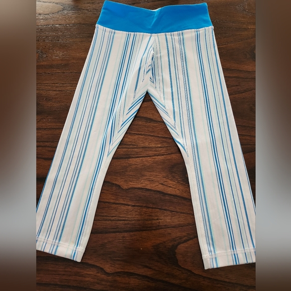 Lululemon Cropped Leggings - Picture 4 of 5